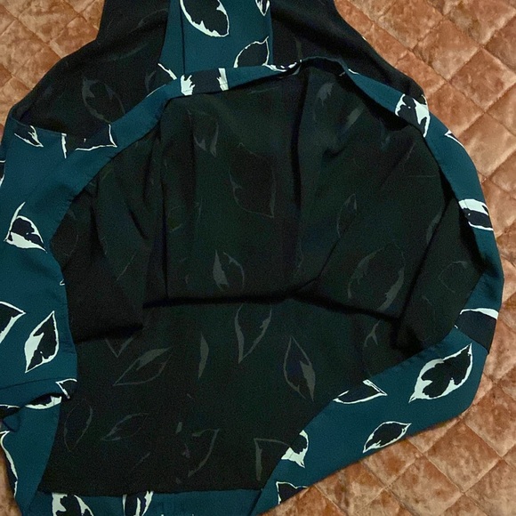 Gorgeous Keyhole Top from LOFT - Picture 6 of 8